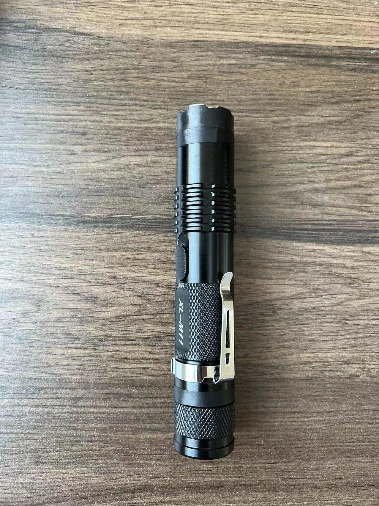 Linterna con electroshock